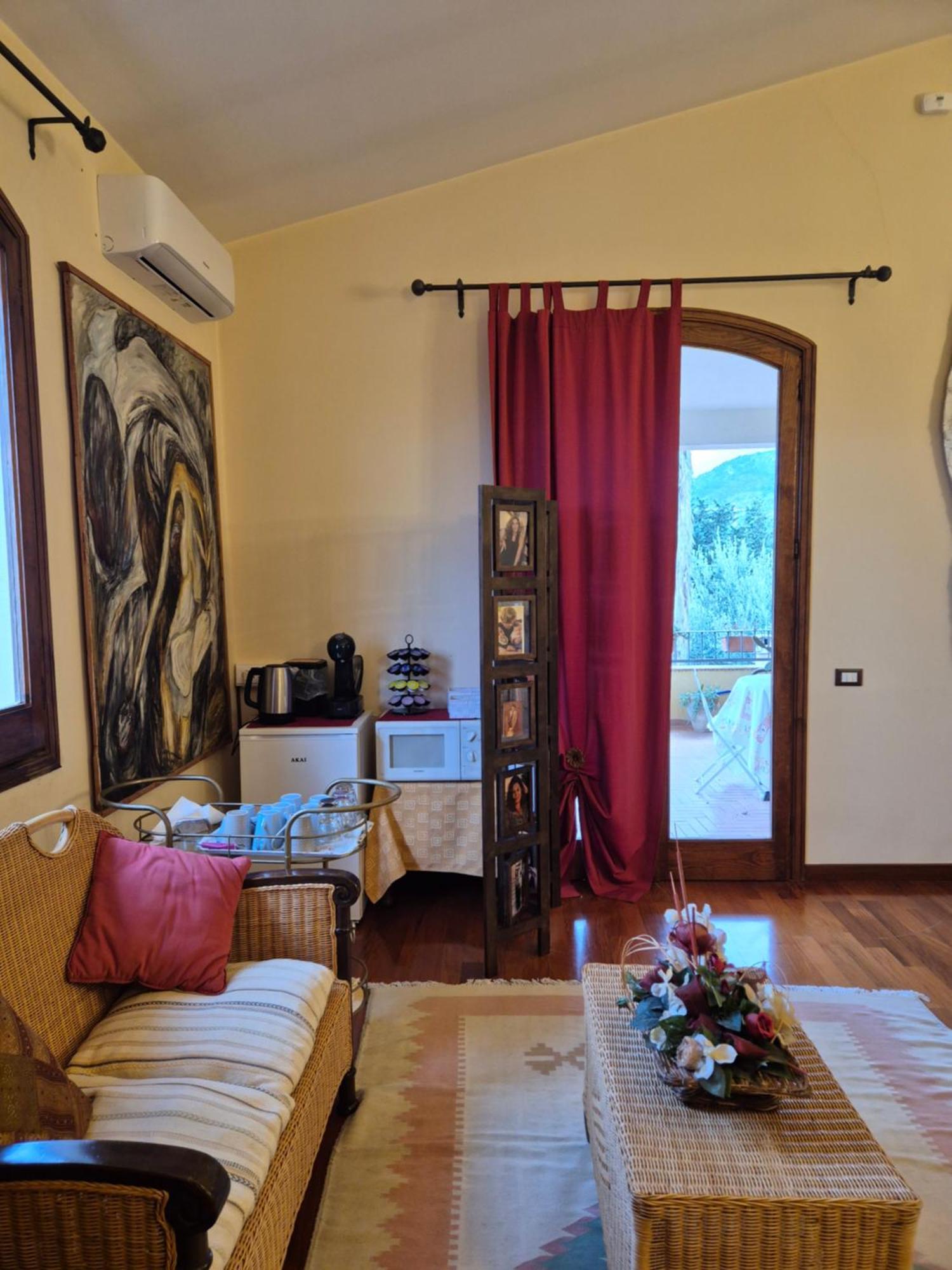 Amuni Da Vita E Pietro Карини Екстериор снимка